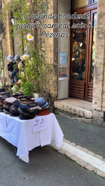 Des chapeaux, des casquettes à partir de 10€ aux chapeaux de galinette place Gambetta à Pézenas, de 10h30 à 18h30 jeudi 19, vendredi 20et samedi 21.
#pezenas #beziers #montpellier #petitsprix #braderie