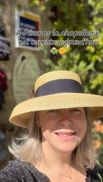 De 10h30 à 12h30 et de 14h30 à 19h, venez voir Galinette la modiste de Pézenas.
Le soleil brille venez voir nos chapeaux hommes femmes et enfants.
Il y en a pour toutes les têtes ( du S au XXL), pour toutes les occasions (mariage, sport, balade….), toutes les matières (anti-UV, paille, raphia, panama, lin, coton, cuir….).
#pezenas #beziers #protectionsolaire #panama #montpellier