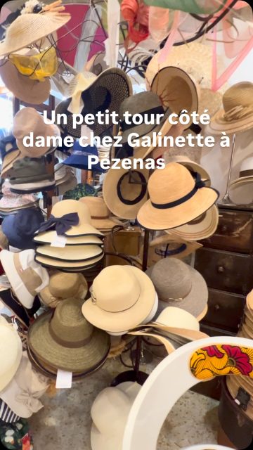 On trouve toutes sortes de chapeaux et casquettes à la chapellerie de Pézenas.
Pour le soleil (anti-UV), pour partir en voyage (paille souple pouvant se rouler), pour un mariage…
#pezenas #chapeau #casquette #soleil #plage