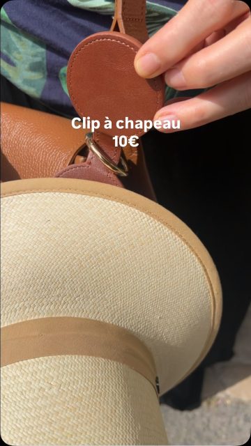 Nouveau chez Galinette pour transporter vos chapeaux facilement : le clip à chapeau, casquette. Avec son mousqueton vous l’accrochez à votre sac, valise…, pour les voyages, randonnées, ou pour tous les jours. 3 couleurs, 10€.
#pezenas #clipachapeau #randonnées #chapeau #casquette