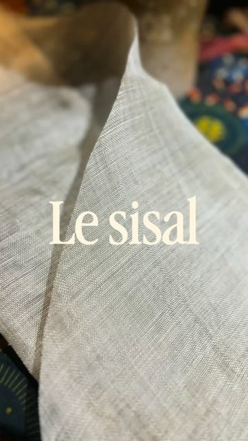 Un joli bibi en sisal naturel, plumes et voilette à mouches, dernière commande pour un mariage.
La modiste Galinette réalise tous vos chapeaux : capeline, bibi, bijoux de tête…
Alors n’hésitez pas à venir la rencontrer à Pézenas 0467907000