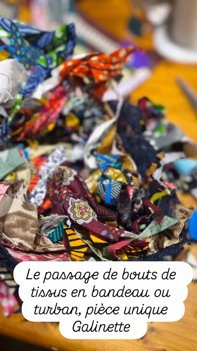 On ne jette rien, on recycle nos chutes de tissus, pour recréer de la matière.
Voilà des bandeaux et turbans, pièces uniques évidemment!
À venir essayer…
En septembre la chapellerie est ouverte tous les jours de 10h30 à 19h.
Les chapeaux de galinette place Gambetta à Pézenas